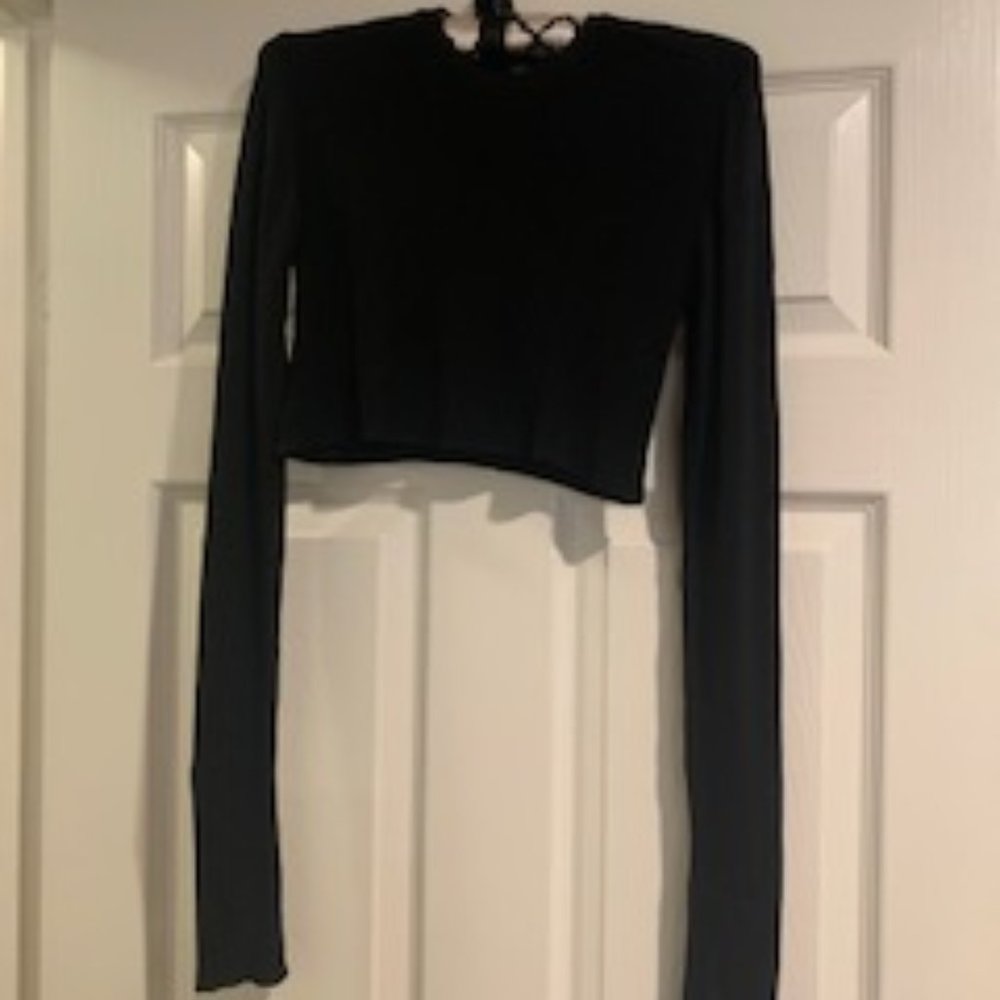 Fine knit black crop top